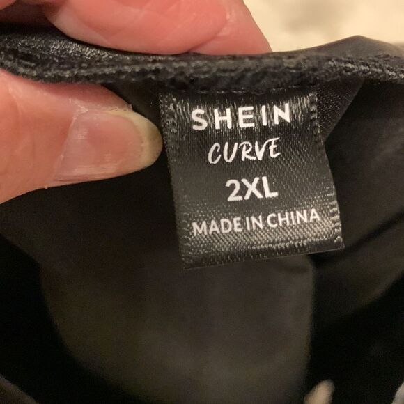 Shein 2XL black mini skirt with split on one side - Picture 5 of 7